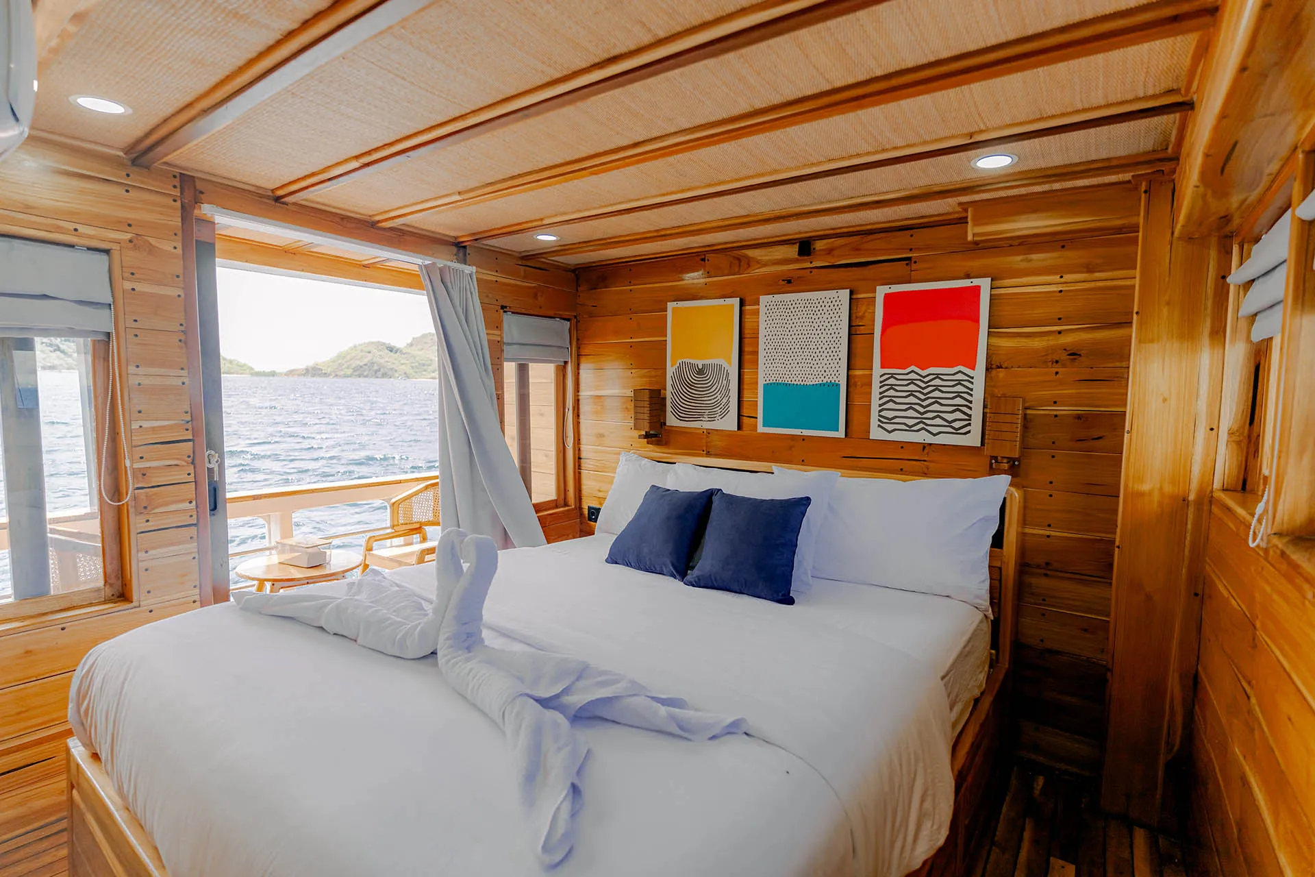 Nirwana Room_Deluxe_Barakati Cruises